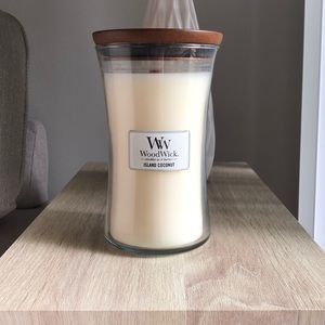 Woodwick Large hourglass candle “ISLAND COCONUT”